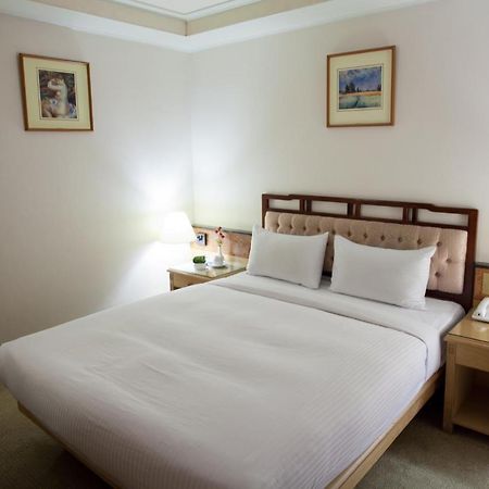 Hara Zuru Hotel Taoyuan Extérieur photo