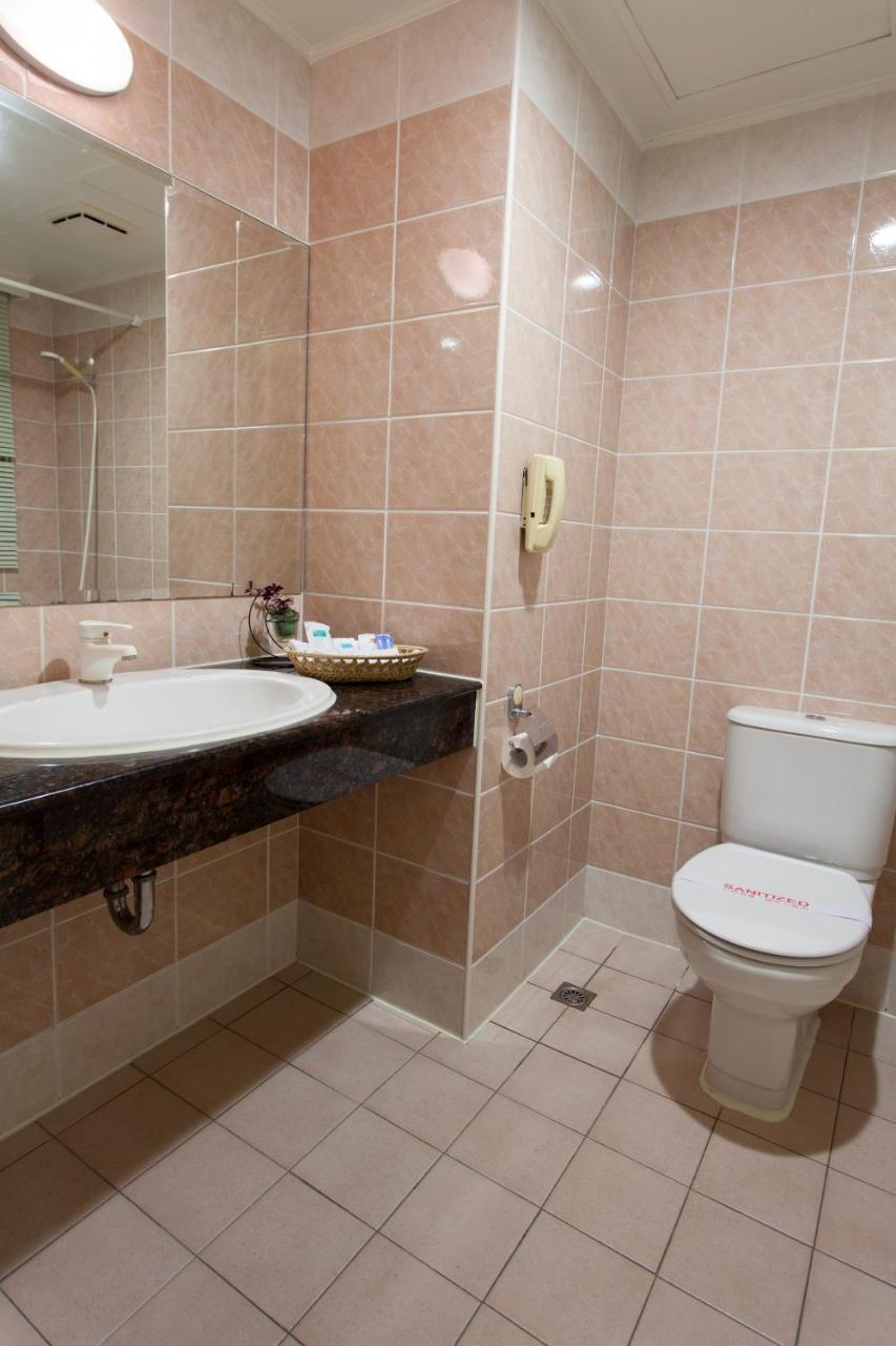 Hara Zuru Hotel Taoyuan Extérieur photo